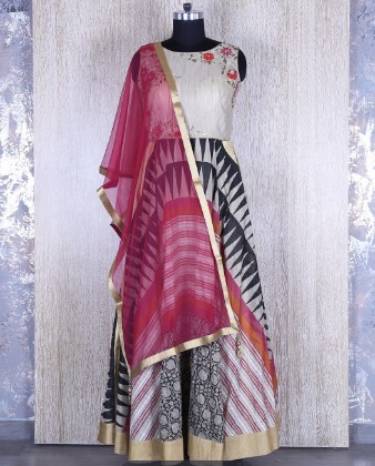 Geometric designs in salwar kameez