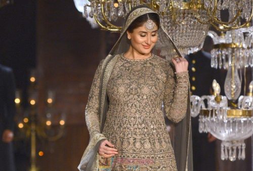 Kareena Kapoor Sabyasachi at Lakme Fashion Week