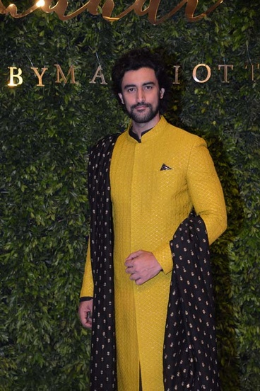 Kunal Kapoor in sherwani