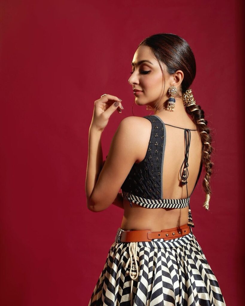 Kiara Advani black lehenga