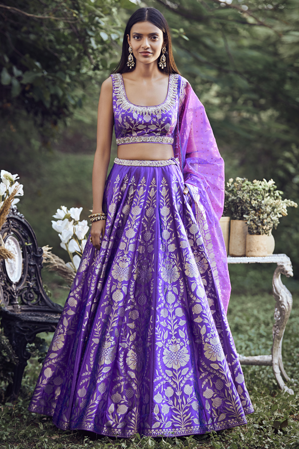 Which trendy colors of ethnic wear are in demand?
